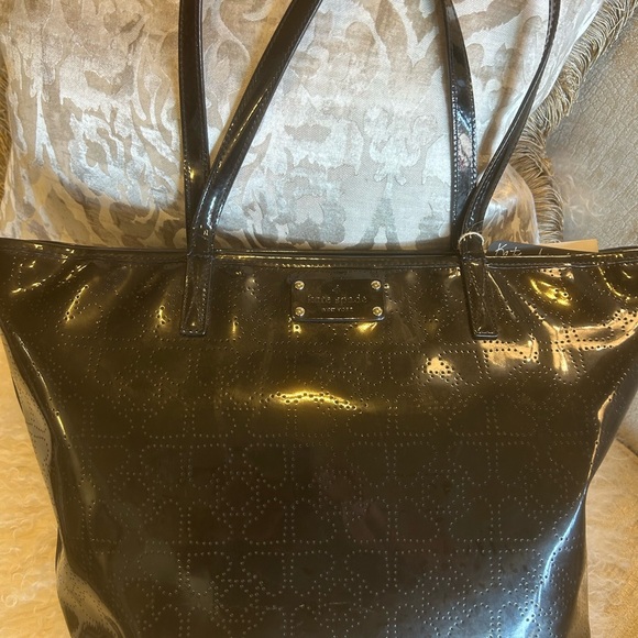Gorgeous Kate Spade Patent Leather Spade Embossed Shoulder Bag. New! - Picture 7 of 13
